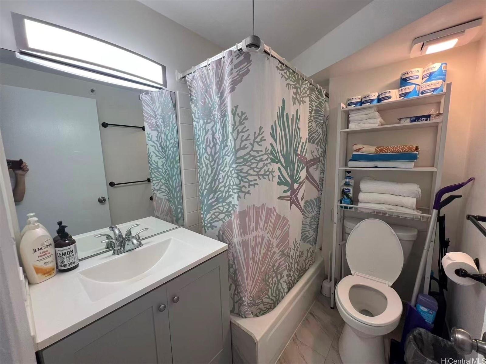 Hawaiian Monarch condo # 1408, Honolulu, Hawaii - photo 9 of 10