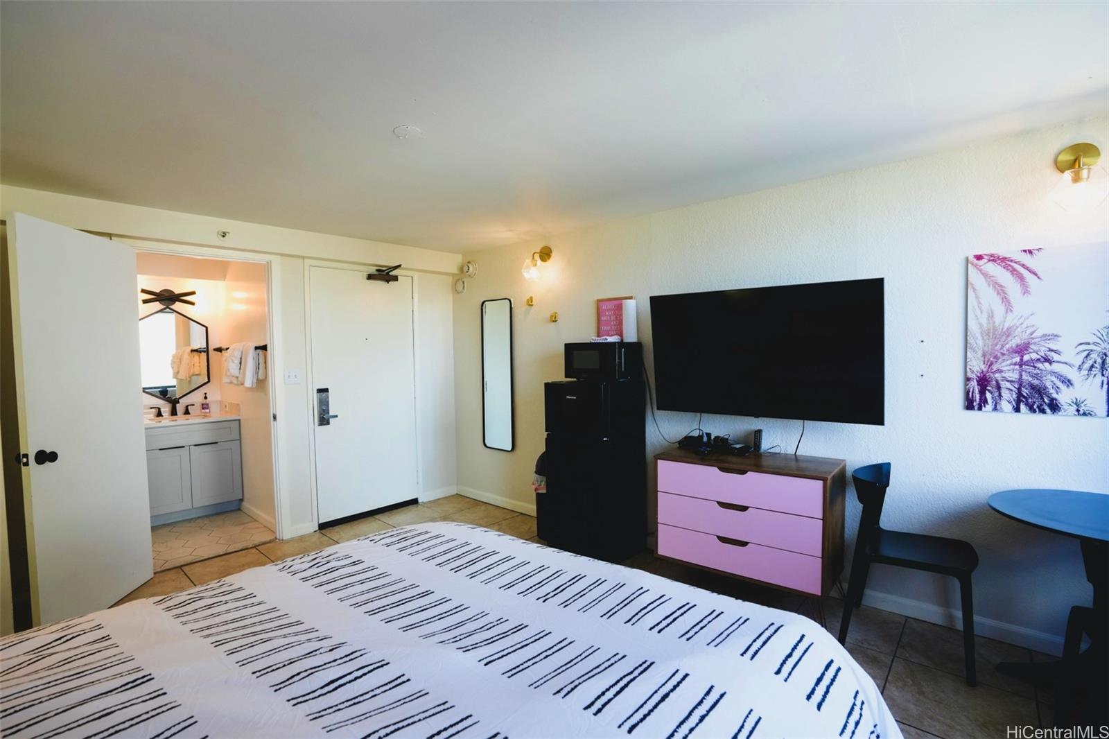 Hawaiian Monarch condo # 1415, Honolulu, Hawaii - photo 6 of 15