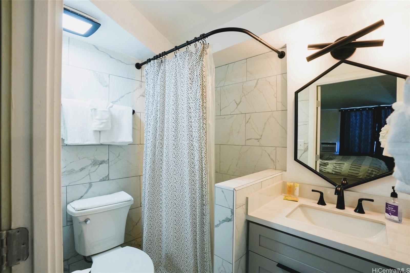 Hawaiian Monarch condo # 1415, Honolulu, Hawaii - photo 8 of 15