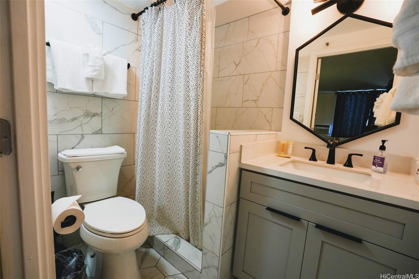 Hawaiian Monarch condo # 1415, Honolulu, Hawaii - photo 9 of 15