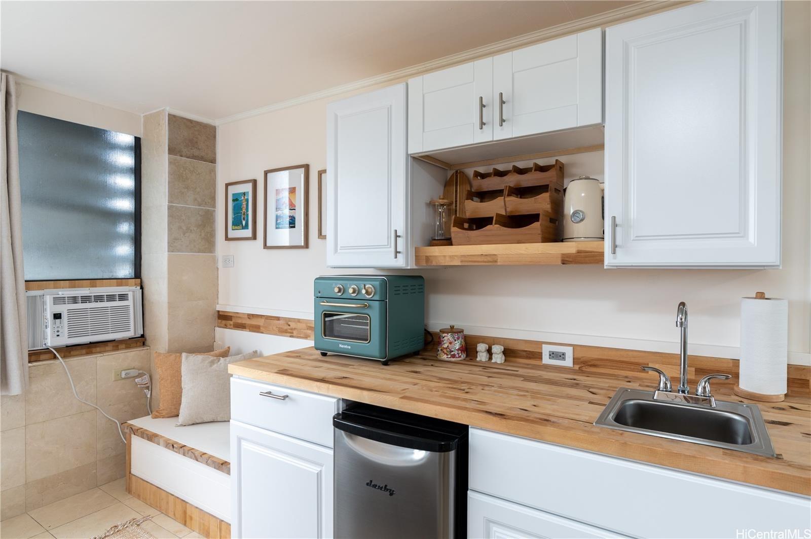 Hawaiian Monarch condo # 1607, Honolulu, Hawaii - photo 11 of 17