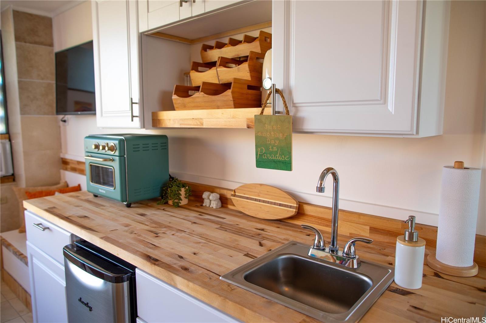 Hawaiian Monarch condo # 1607, Honolulu, Hawaii - photo 3 of 17