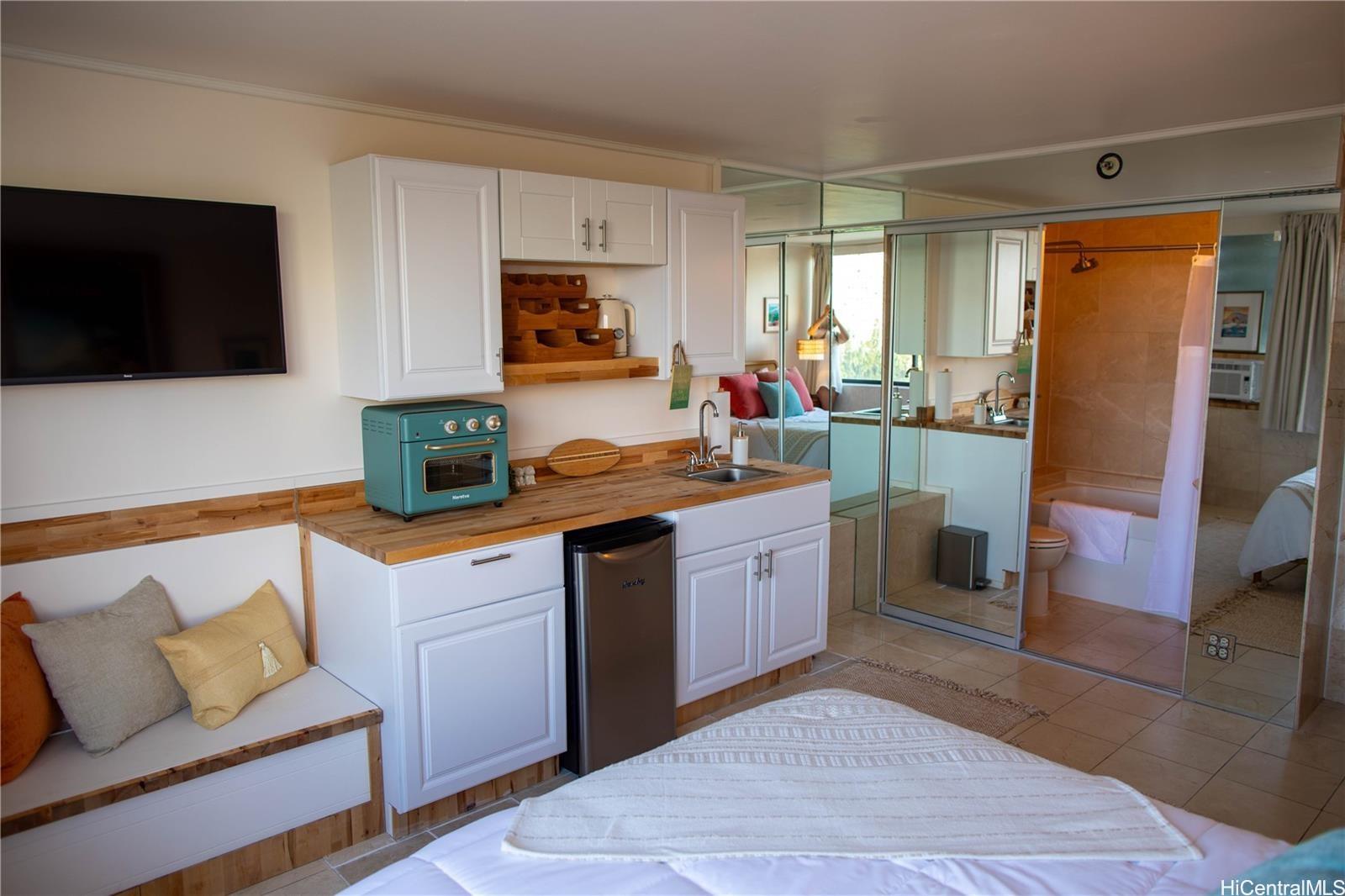 Hawaiian Monarch condo # 1607, Honolulu, Hawaii - photo 7 of 17