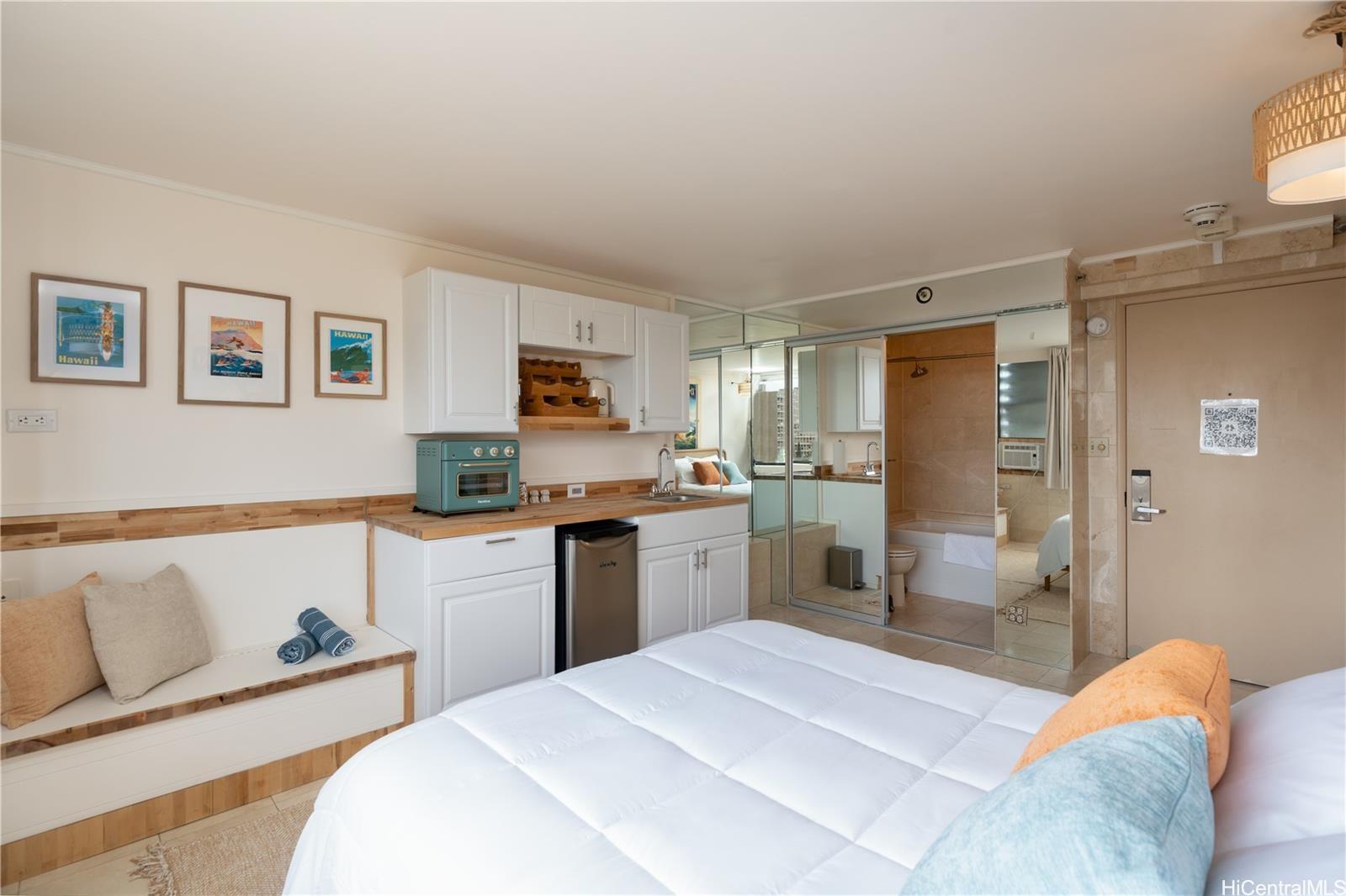 Hawaiian Monarch condo # 1607, Honolulu, Hawaii - photo 8 of 17