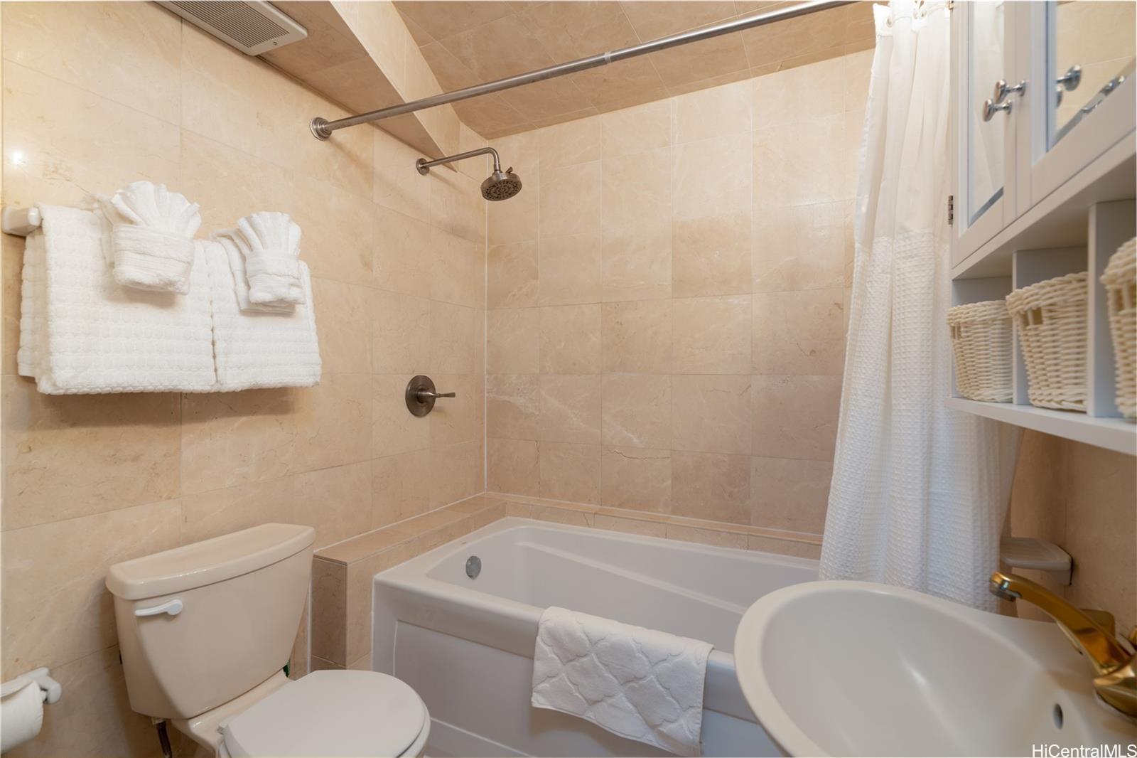 Hawaiian Monarch condo # 1607, Honolulu, Hawaii - photo 9 of 17