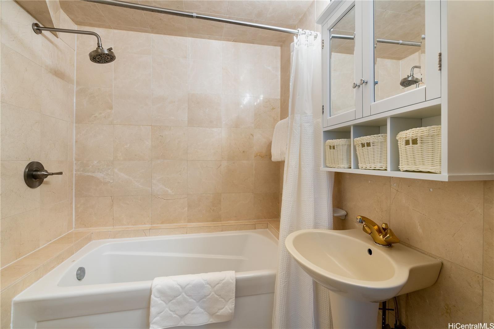 Hawaiian Monarch condo # 1607, Honolulu, Hawaii - photo 10 of 17