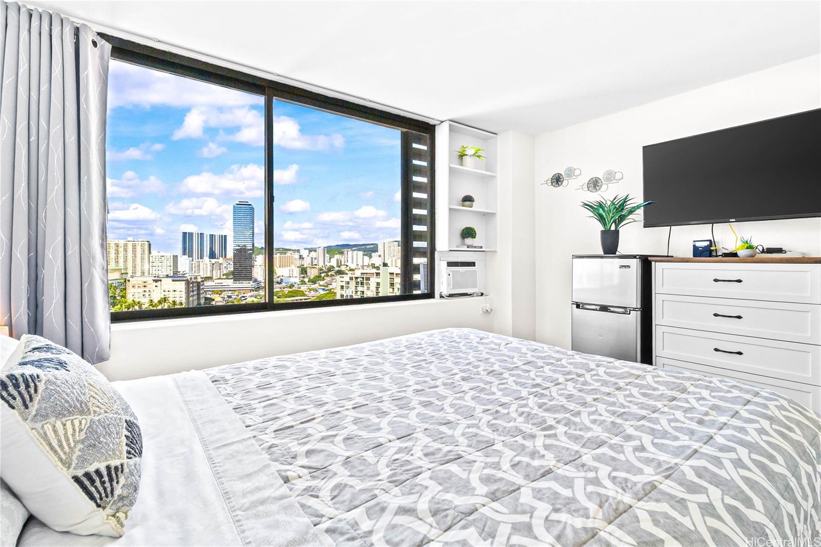 Hawaiian Monarch condo # 1715, Honolulu, Hawaii - photo 2 of 22