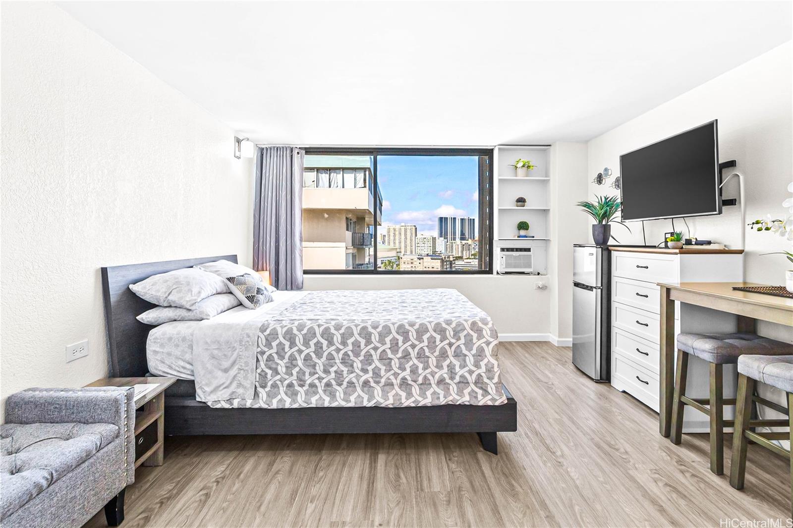 Hawaiian Monarch condo # 1715, Honolulu, Hawaii - photo 4 of 22