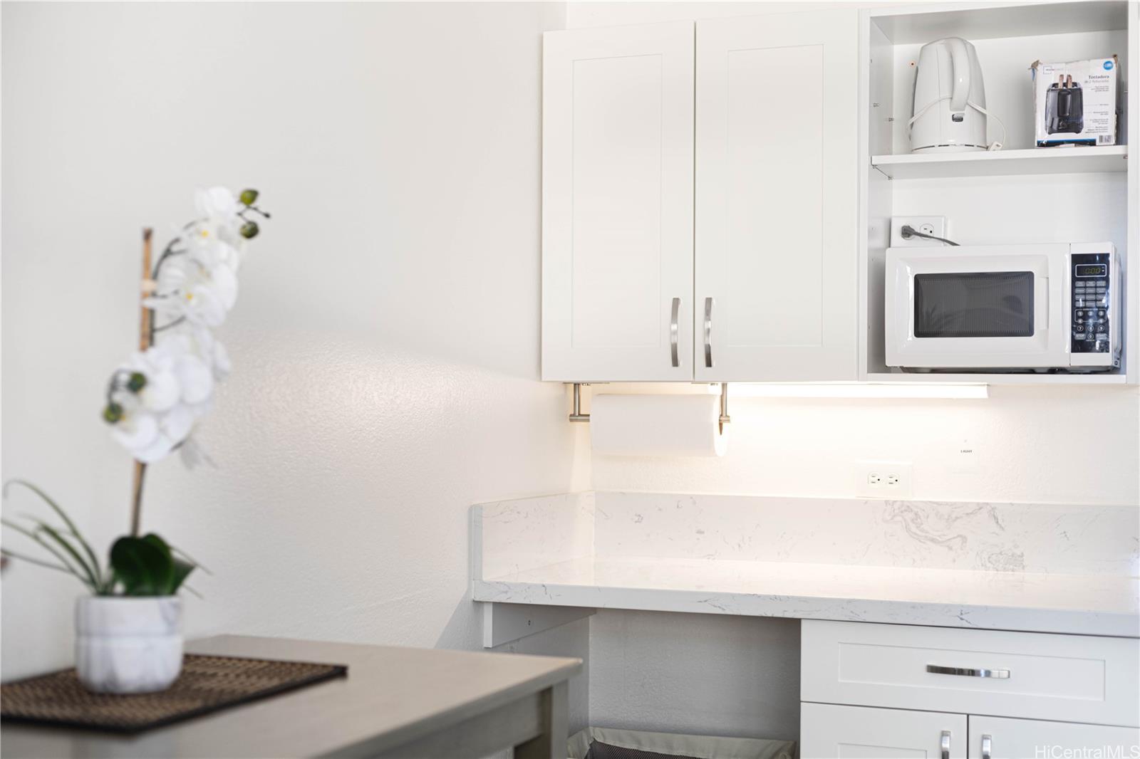 Hawaiian Monarch condo # 1715, Honolulu, Hawaii - photo 6 of 22