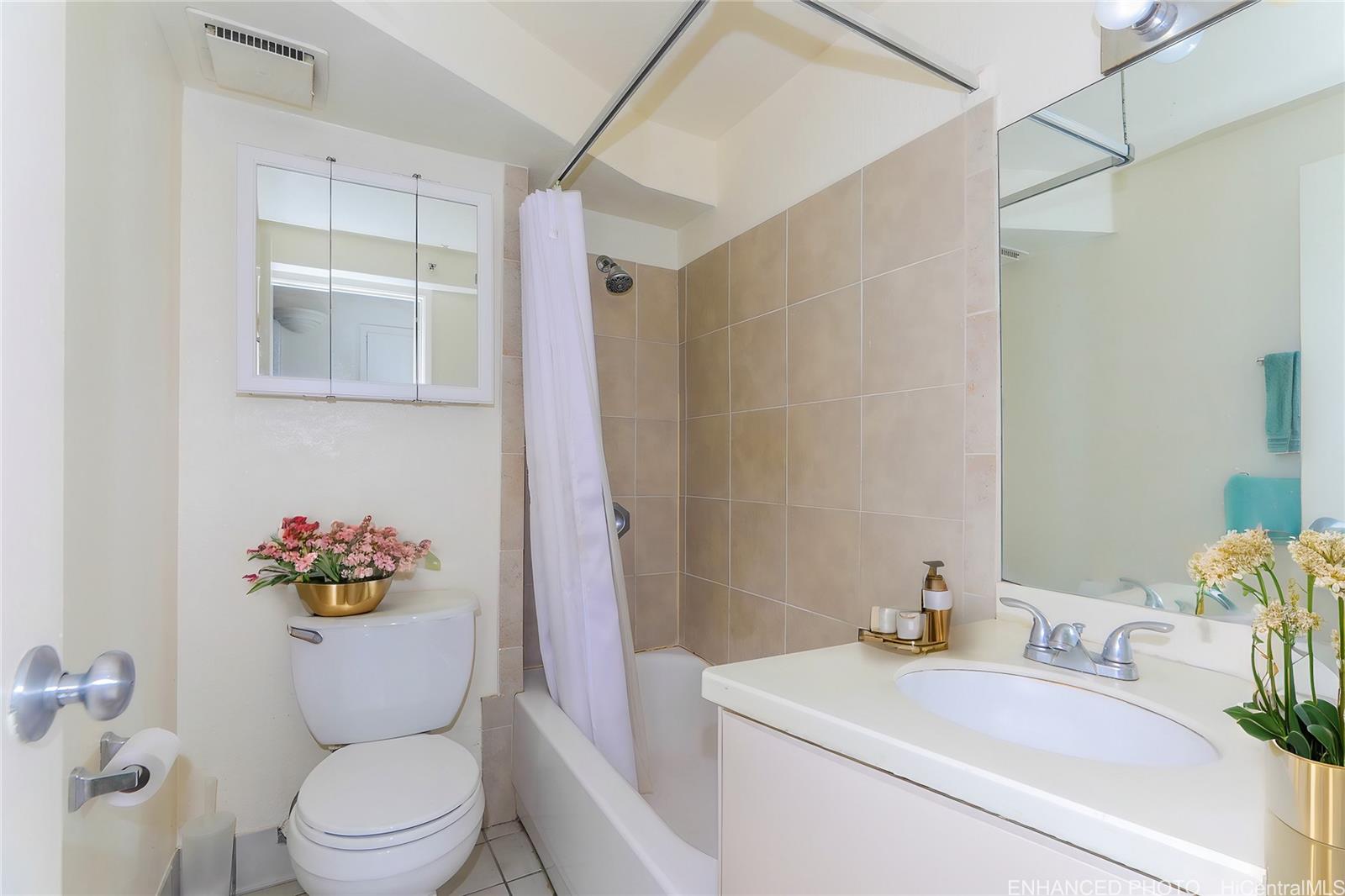 Hawaiian Monarch condo # 1805, Honolulu, Hawaii - photo 5 of 19