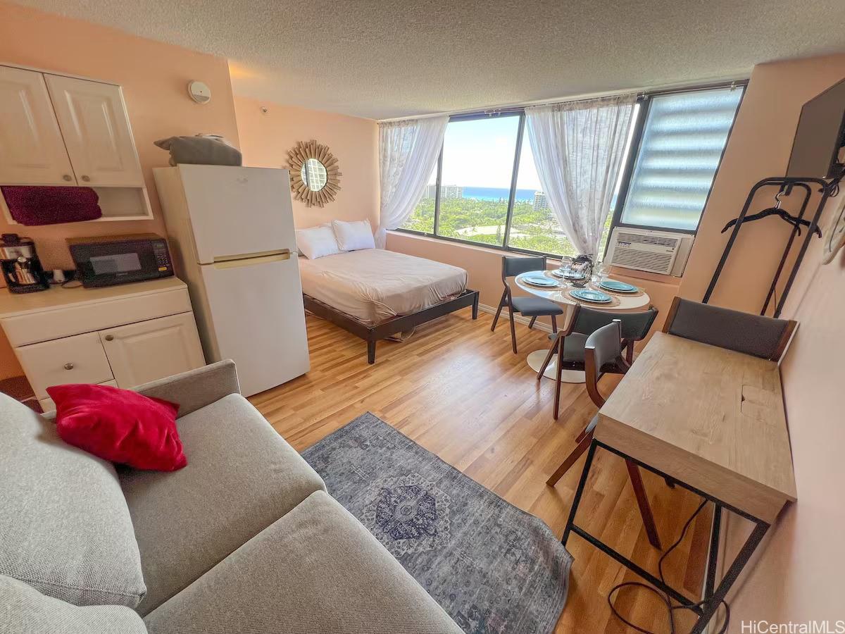 Hawaiian Monarch condo # 2105, Honolulu, Hawaii - photo 2 of 19