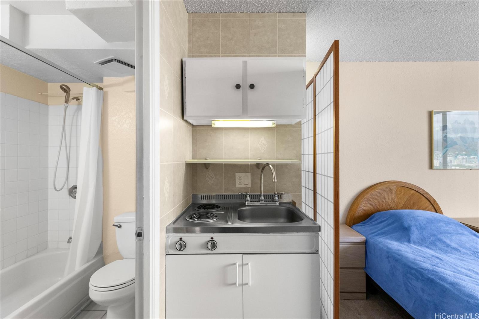 Hawaiian Monarch condo # 2502, Honolulu, Hawaii - photo 9 of 25