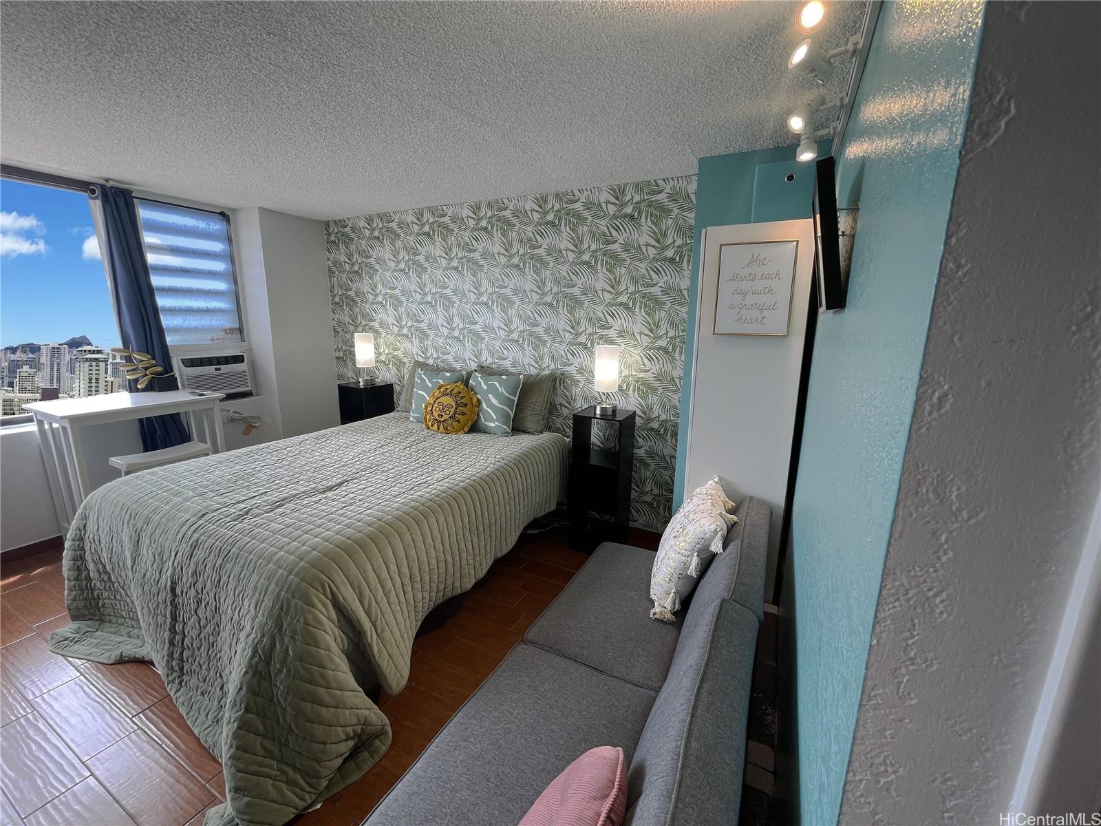 Hawaiian Monarch condo # 2513, Honolulu, Hawaii - photo 5 of 15