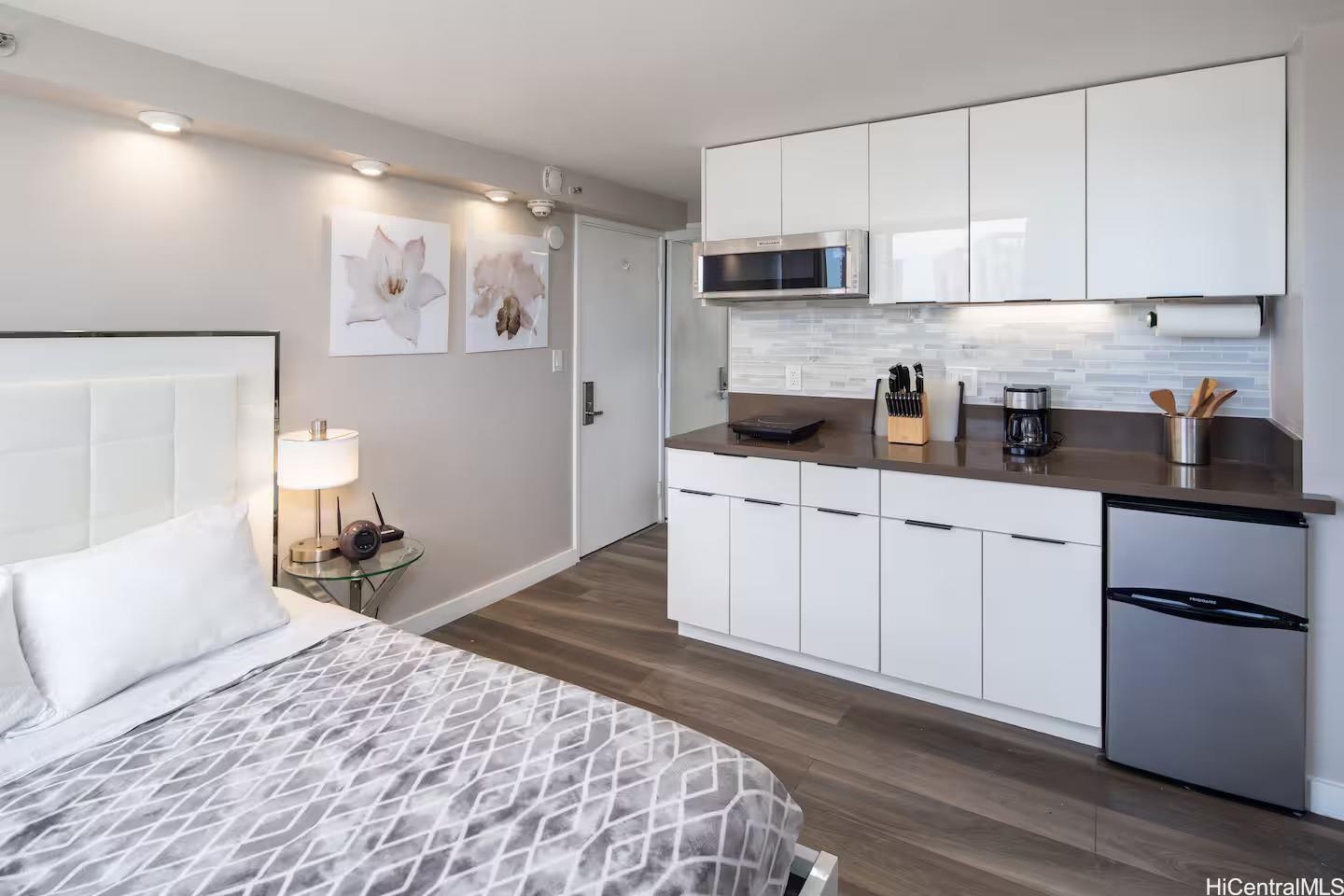 Hawaiian Monarch condo # 2702, Honolulu, Hawaii - photo 6 of 18