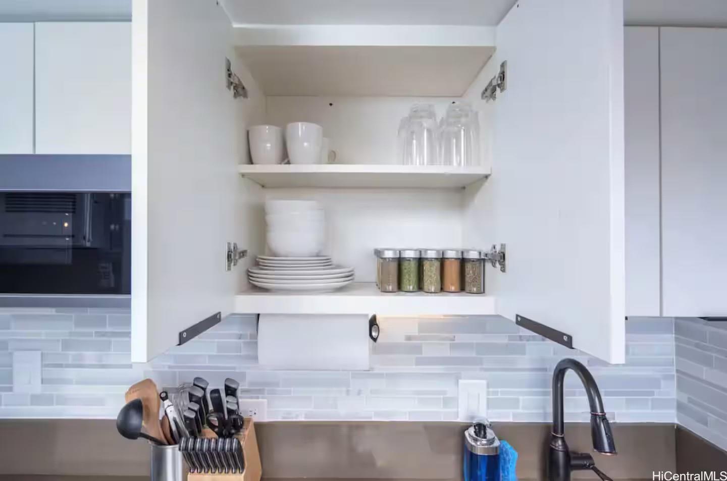 Hawaiian Monarch condo # 2702, Honolulu, Hawaii - photo 8 of 18