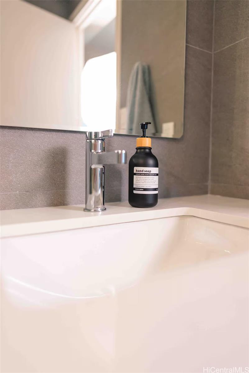 Hawaiian Monarch condo # 3005, Honolulu, Hawaii - photo 3 of 22