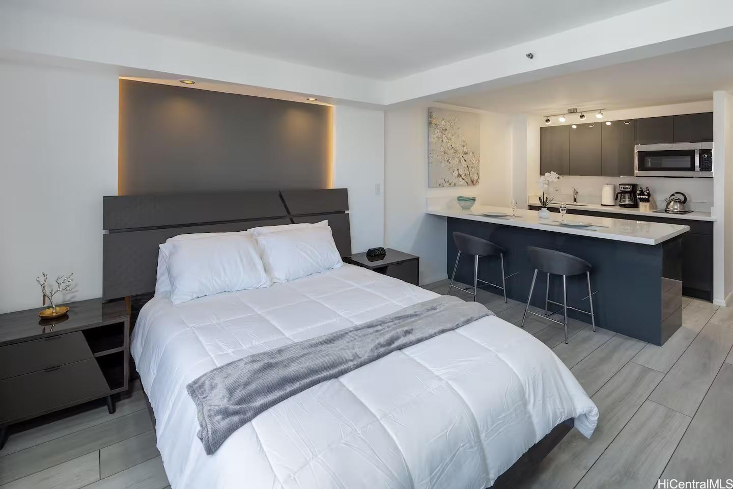 Hawaiian Monarch condo # 3201, Honolulu, Hawaii - photo 2 of 24