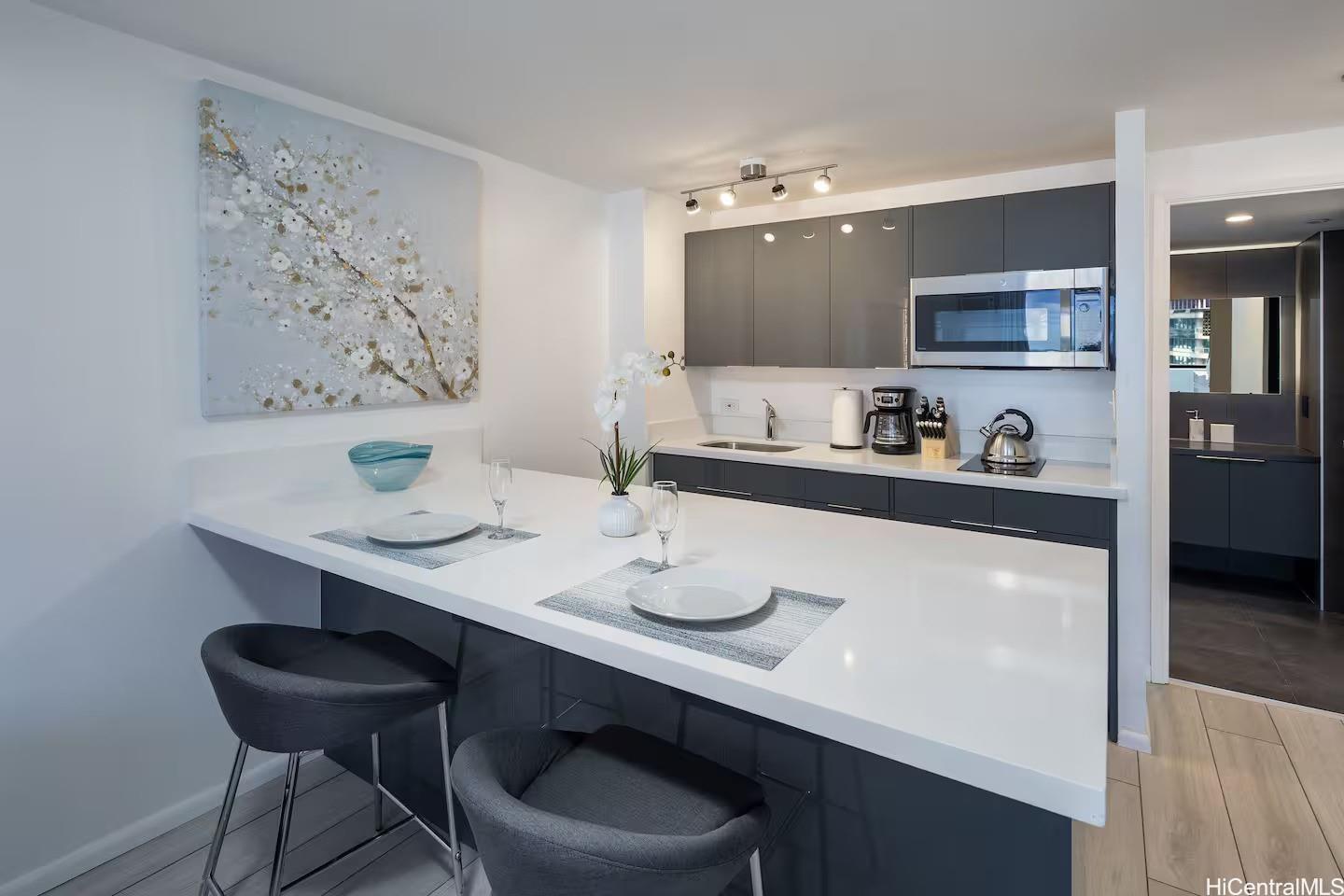 Hawaiian Monarch condo # 3201, Honolulu, Hawaii - photo 6 of 24