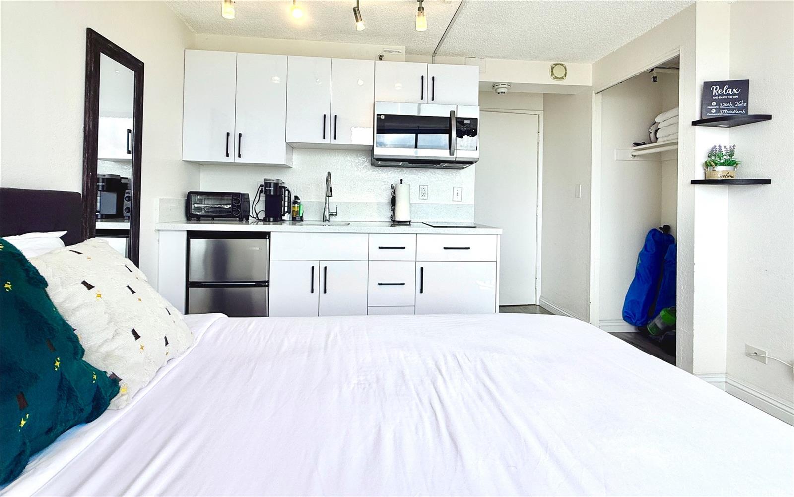 Hawaiian Monarch condo # 3204, Honolulu, Hawaii - photo 12 of 23