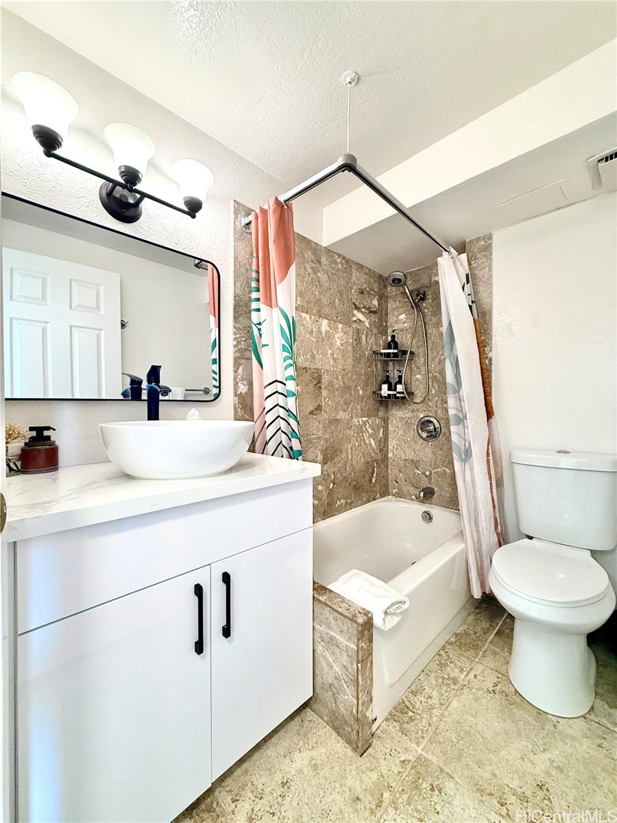 Hawaiian Monarch condo # 3204, Honolulu, Hawaii - photo 16 of 23