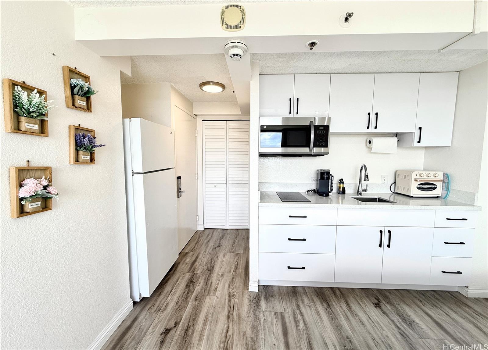 Hawaiian Monarch condo # 3204, Honolulu, Hawaii - photo 5 of 23