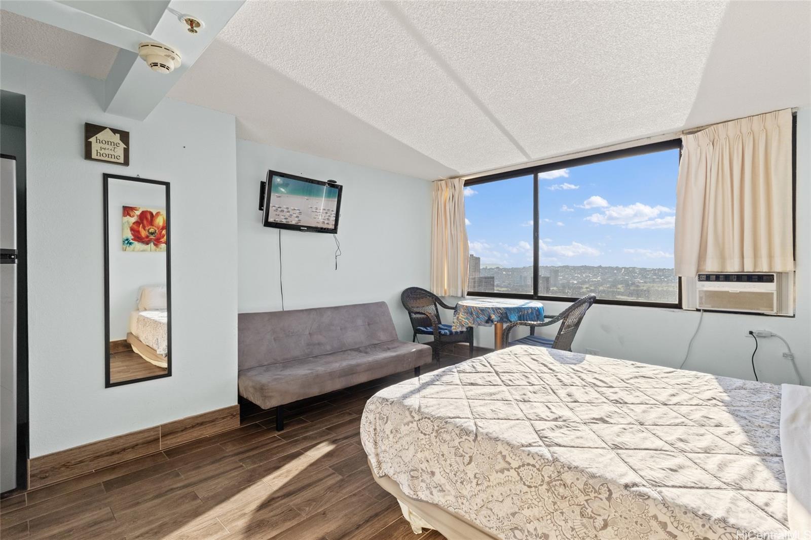 Hawaiian Monarch condo # 3405, Honolulu, Hawaii - photo 4 of 25