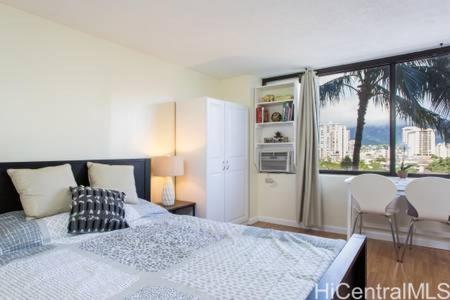 Hawaiian Monarch condo # 812, Honolulu, Hawaii - photo 2 of 14