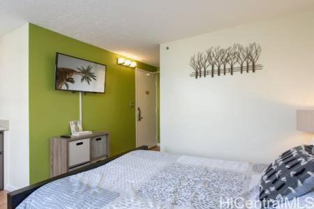 Hawaiian Monarch condo # 812, Honolulu, Hawaii - photo 4 of 14