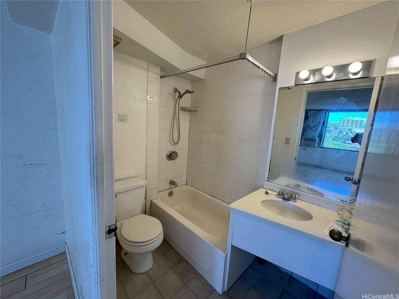 Hawaiian Monarch condo # 815, Honolulu, Hawaii - photo 5 of 24