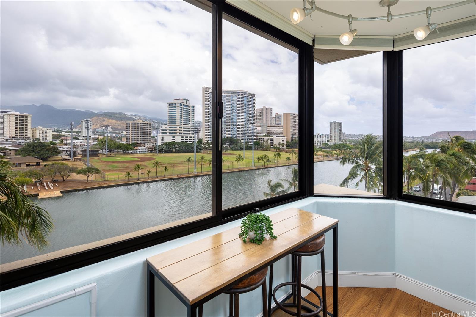 Hawaiian Monarch condo # 911, Honolulu, Hawaii - photo 2 of 8