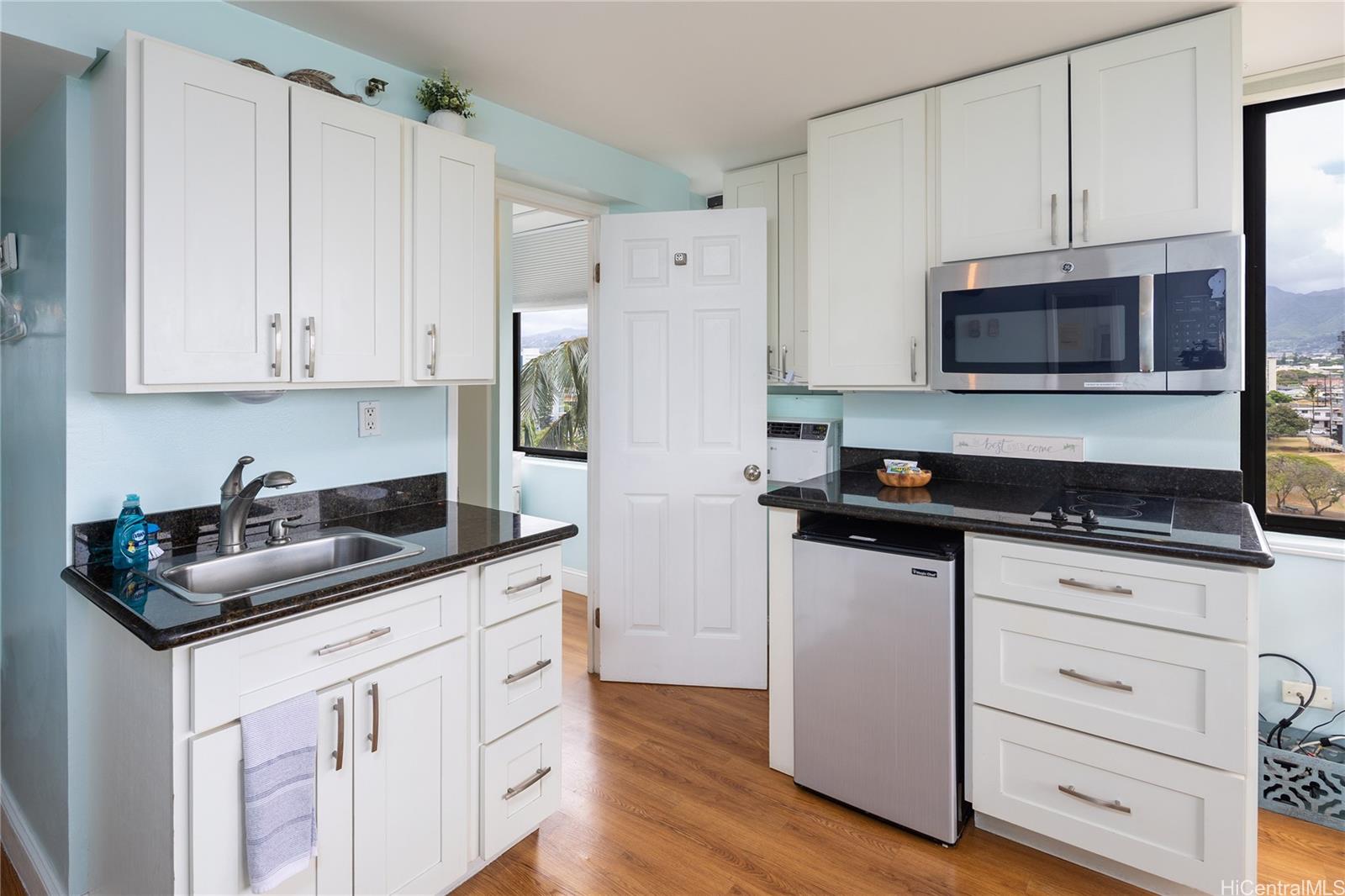 Hawaiian Monarch condo # 911, Honolulu, Hawaii - photo 4 of 8