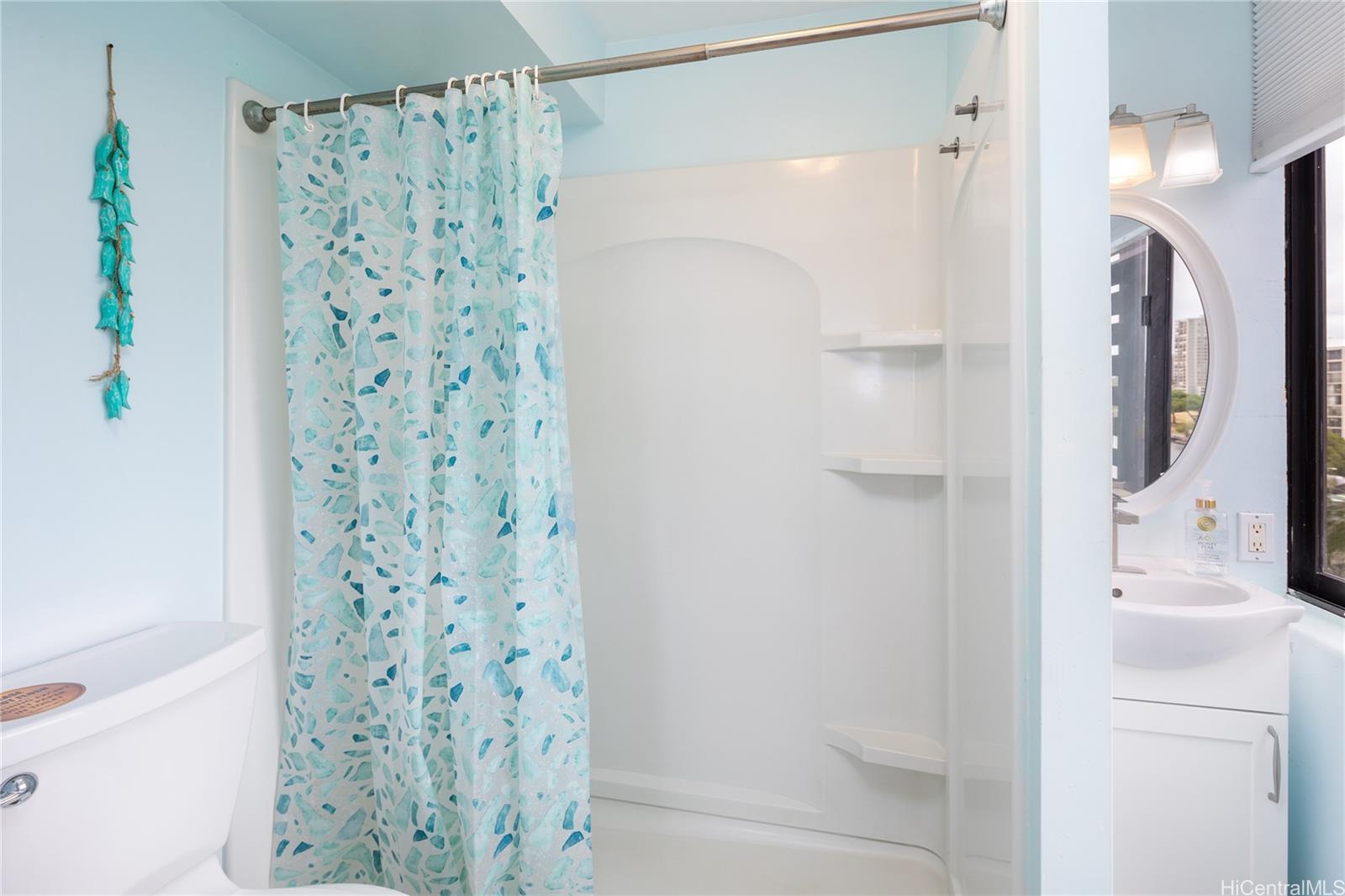 Hawaiian Monarch condo # 911, Honolulu, Hawaii - photo 7 of 8