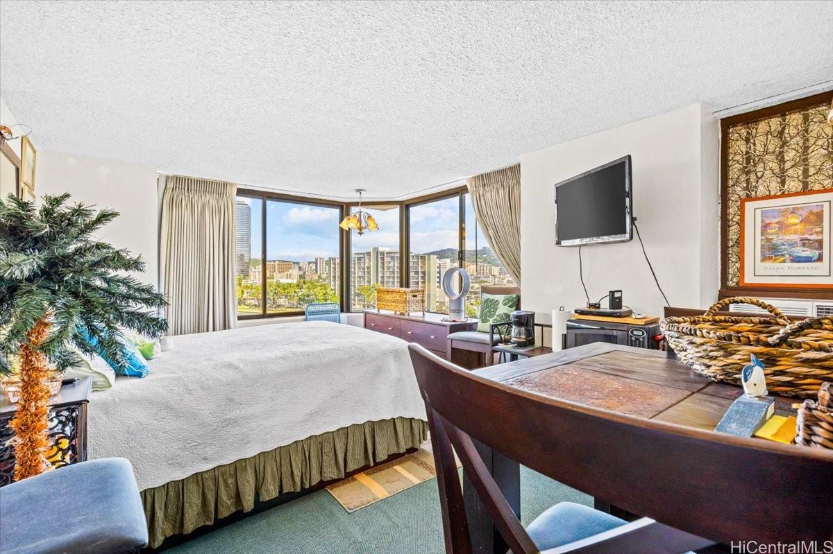 Hawaiian Monarch condo # 914, Honolulu, Hawaii - photo 5 of 17