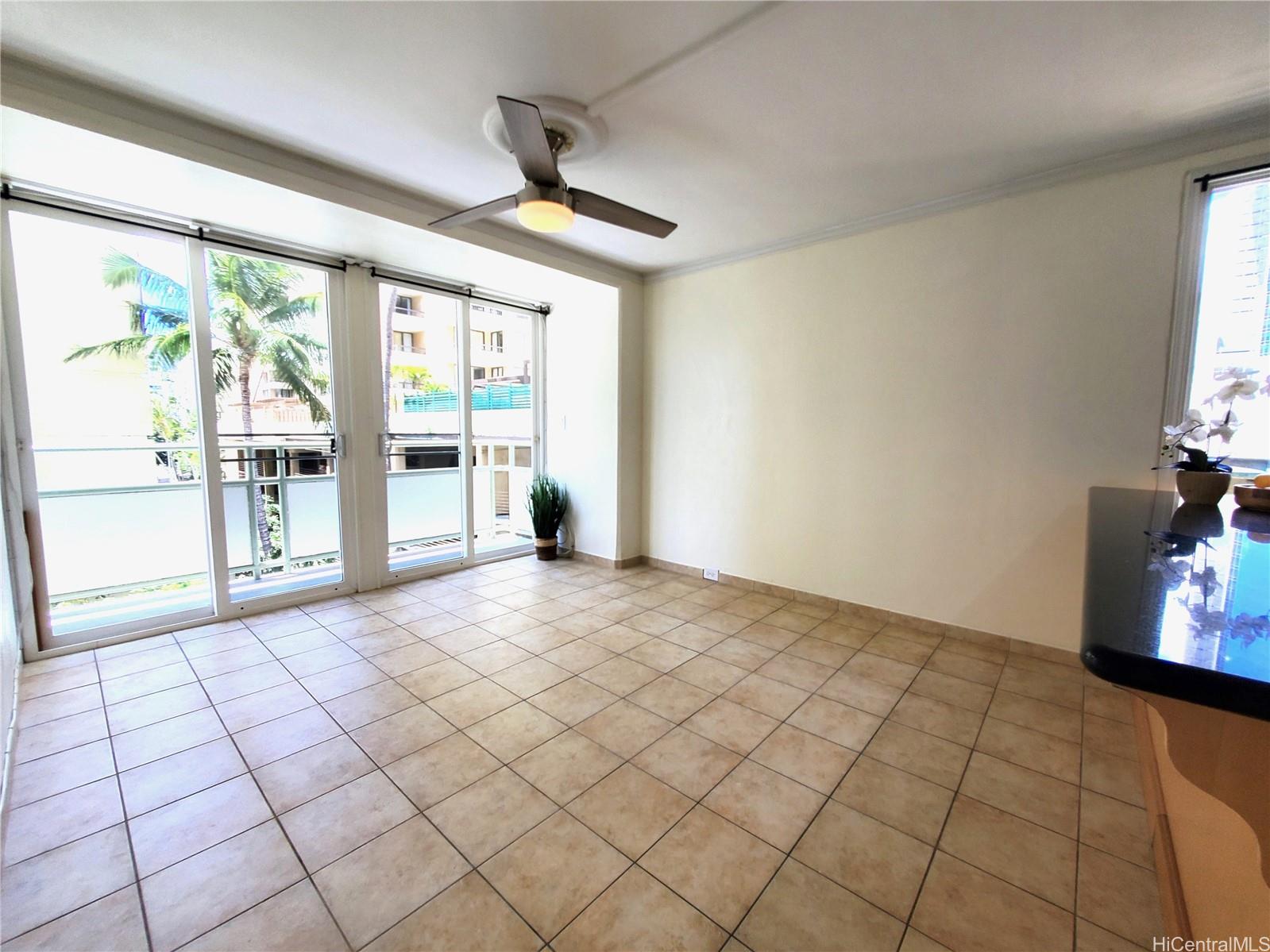 445 Kaiolu St Honolulu - Rental - photo 2 of 12