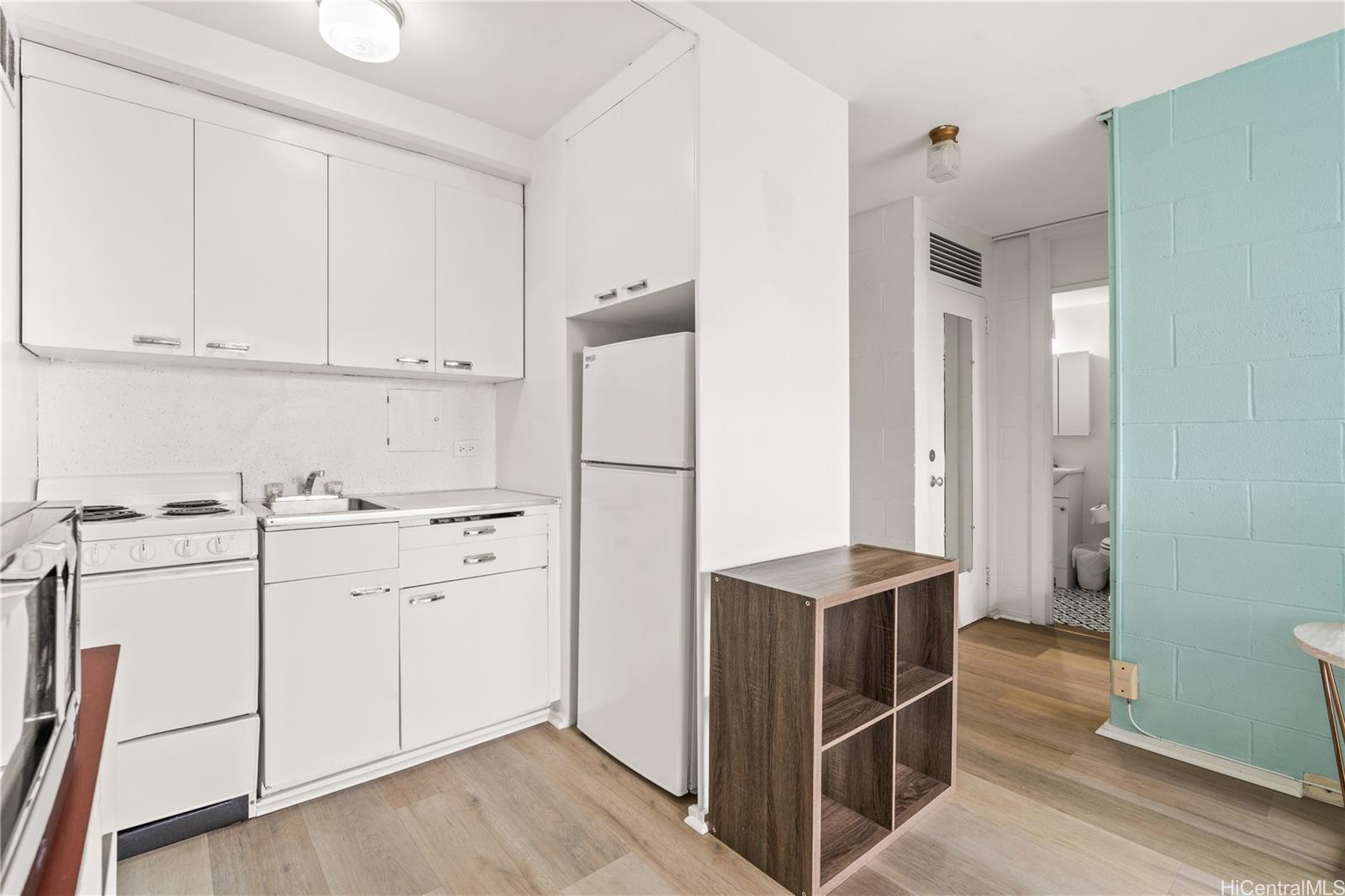 445 Kaiolu St Honolulu - Rental - photo 3 of 21