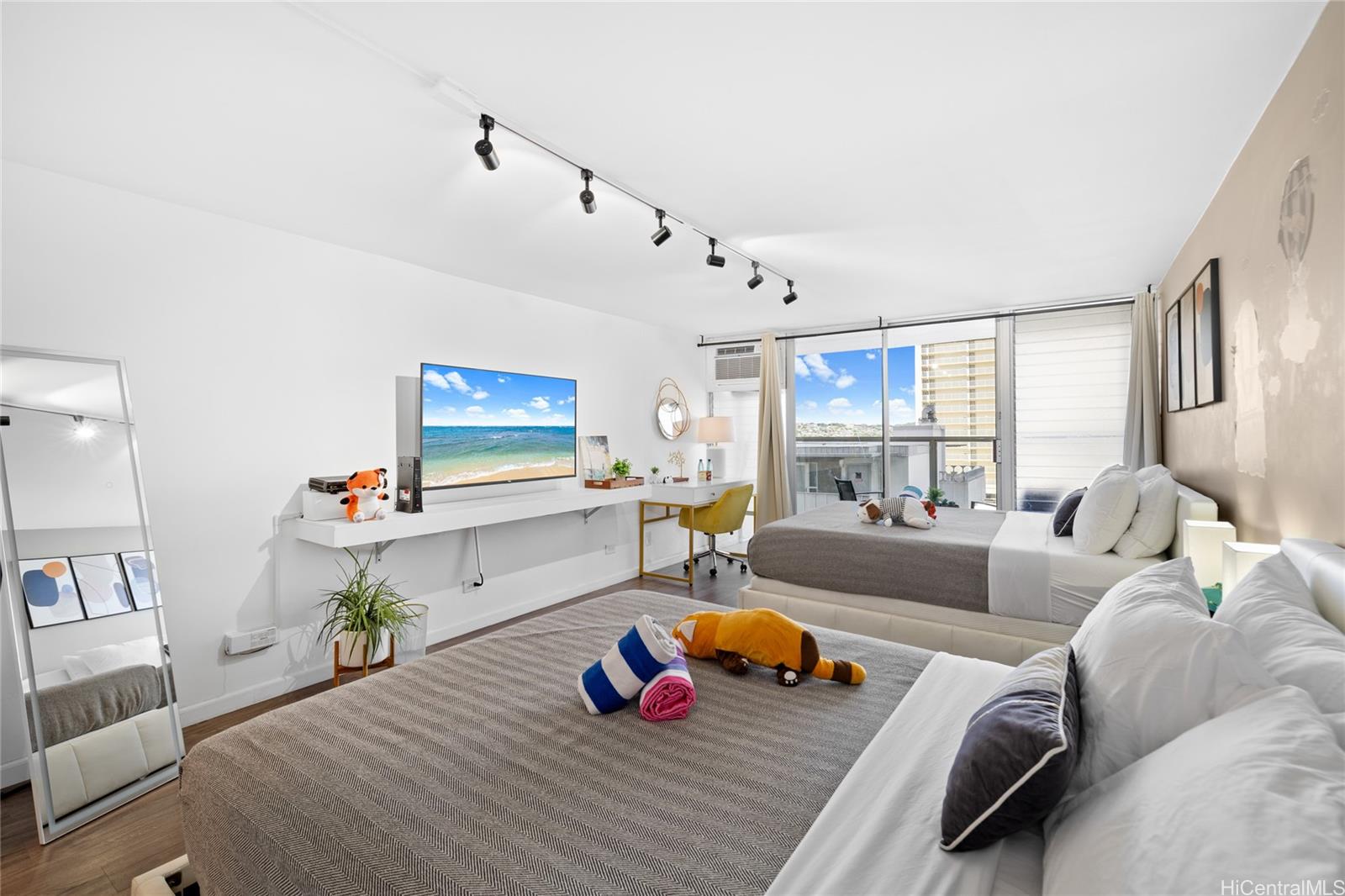 Island Colony condo # 1109, Honolulu, Hawaii - photo 2 of 12