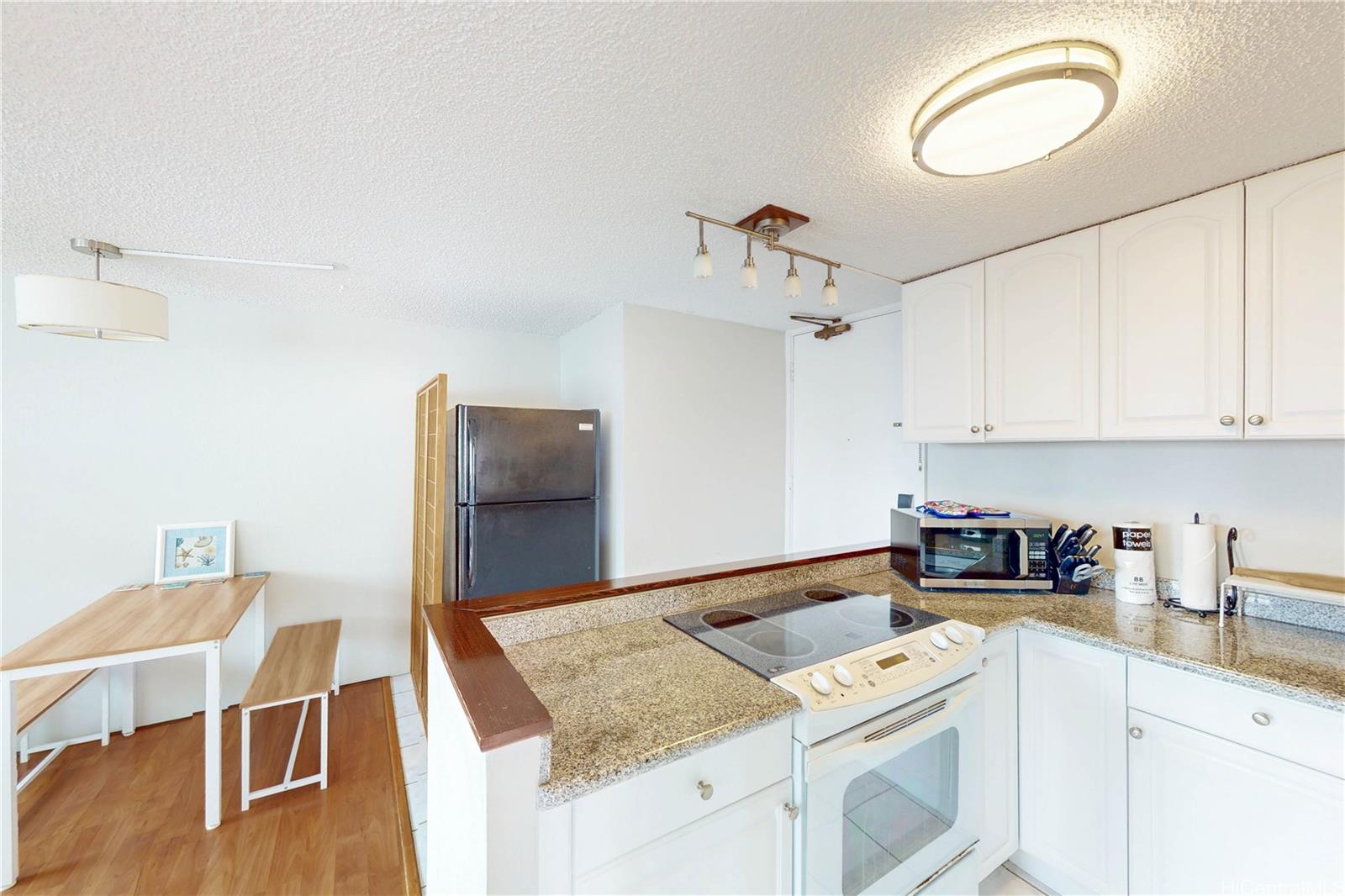 Island Colony condo # 1221, Honolulu, Hawaii - photo 5 of 25