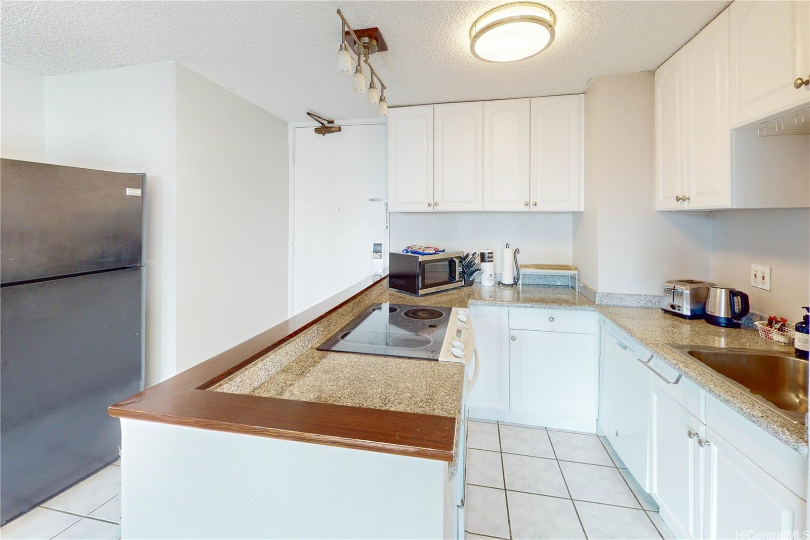 Island Colony condo # 1221, Honolulu, Hawaii - photo 7 of 25