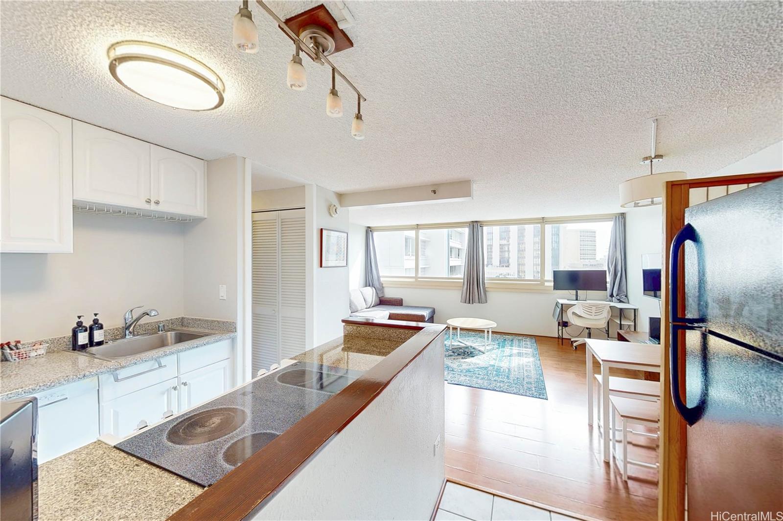 Island Colony condo # 1221, Honolulu, Hawaii - photo 8 of 25