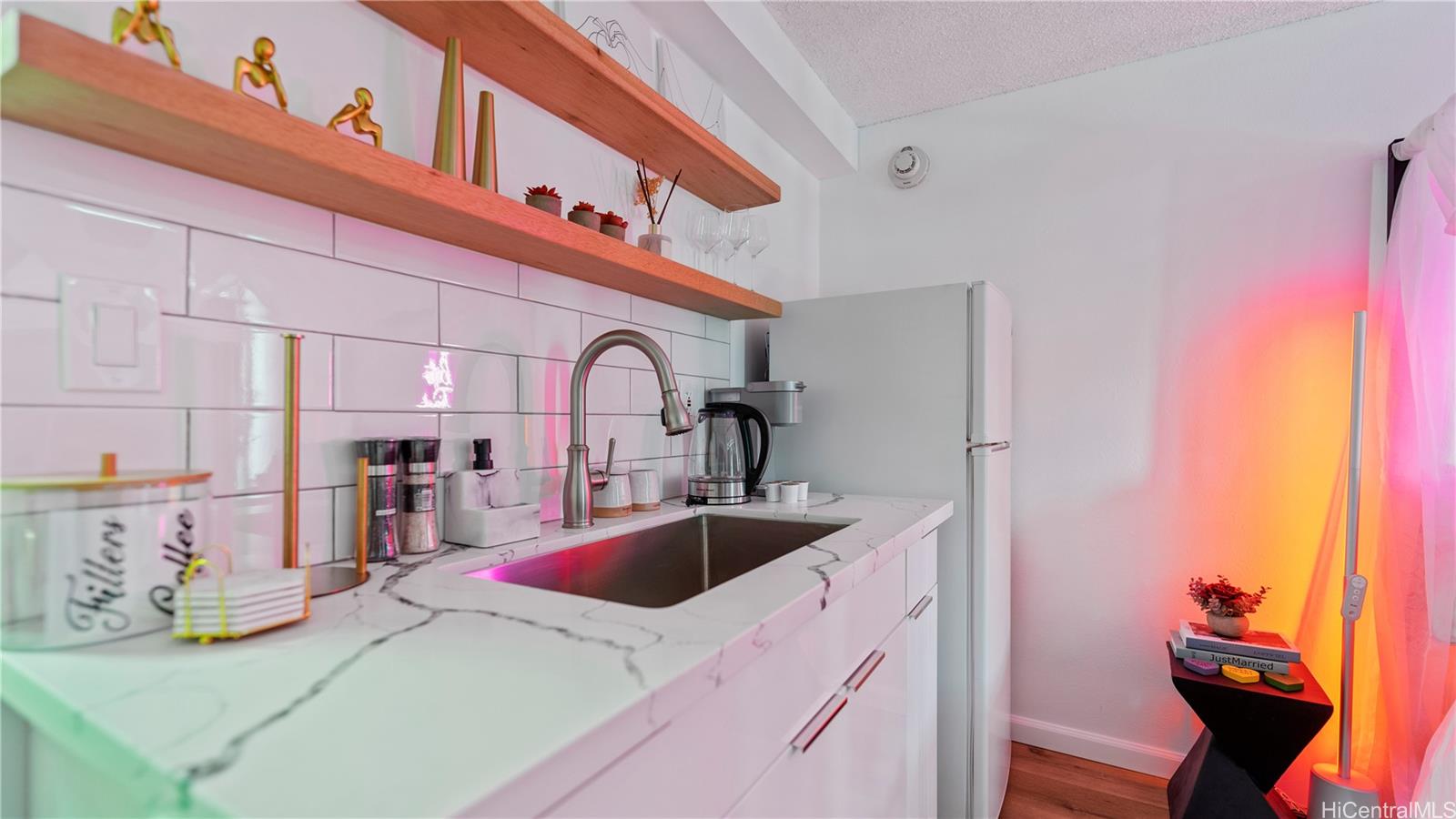 island colony condo # 1511, Honolulu, Hawaii - photo 8 of 10