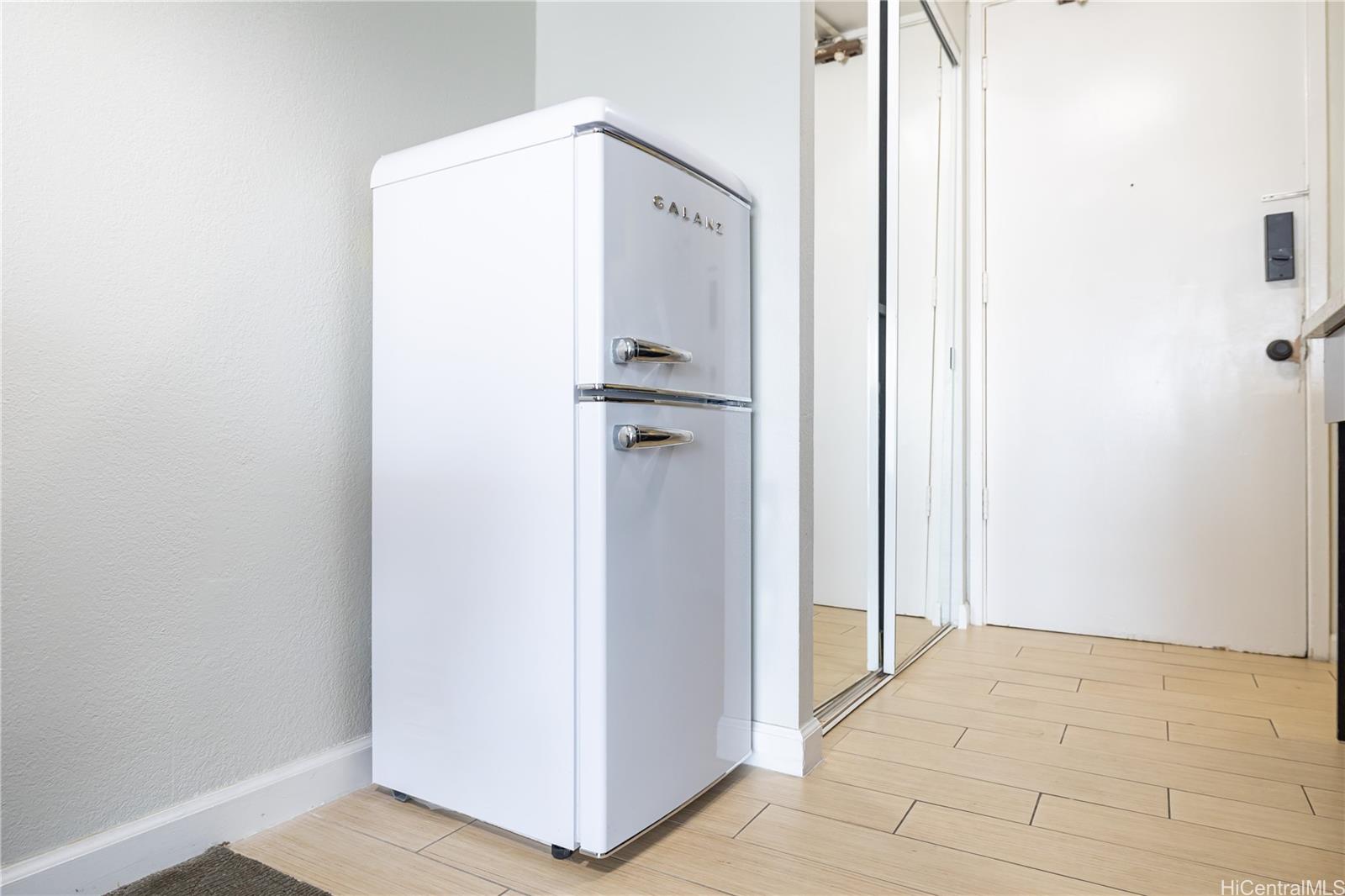 Island colony condo # 1514, Honolulu, Hawaii - photo 18 of 20