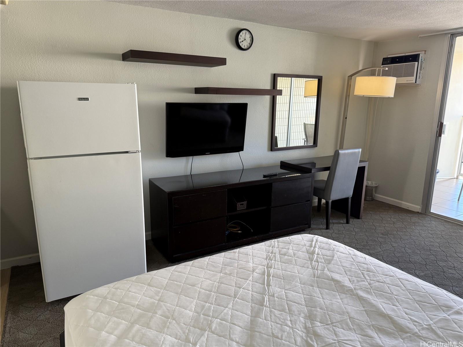 445 Seaside Ave Honolulu - Rental - photo 2 of 25