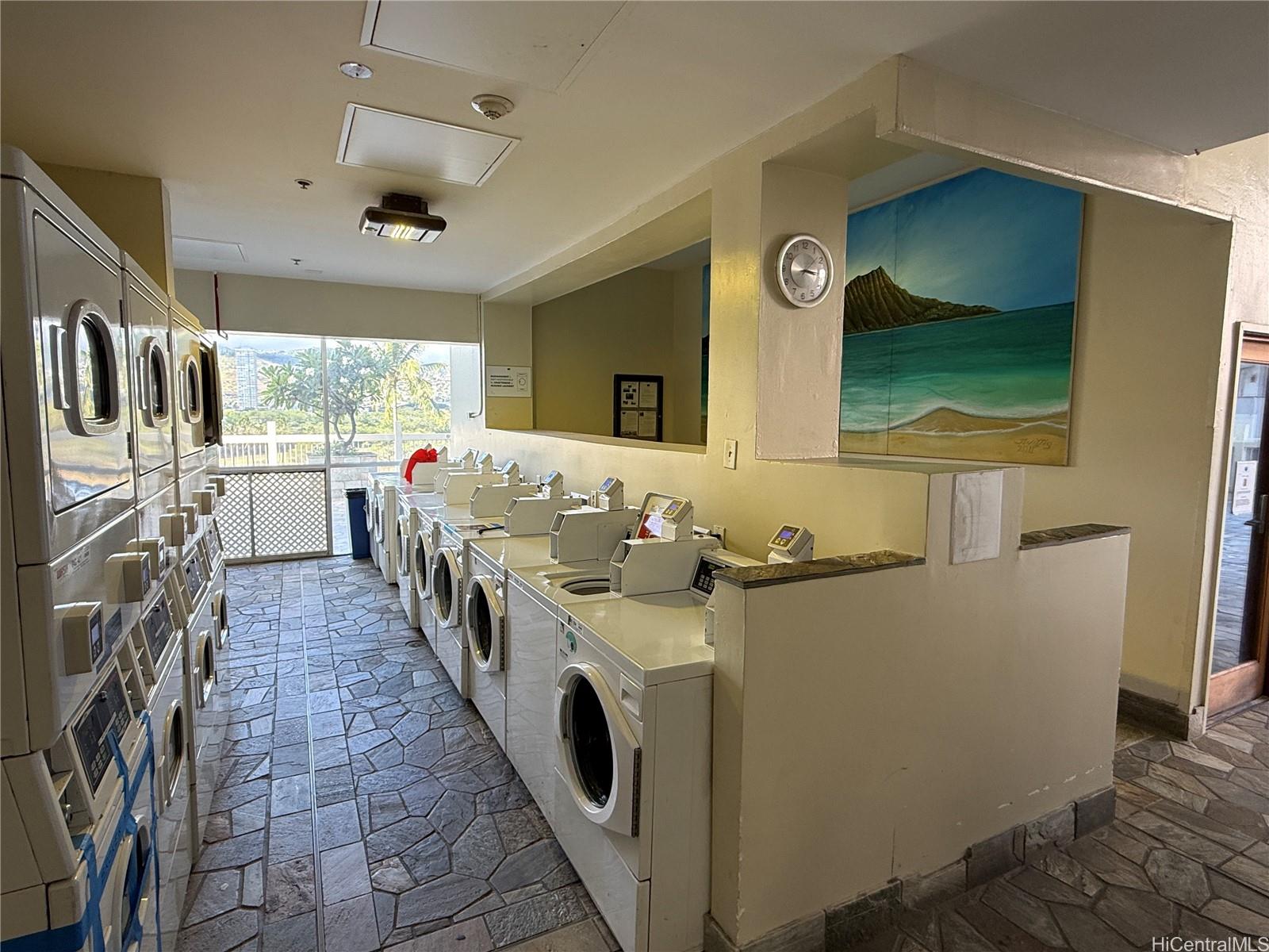 445 Seaside Ave Honolulu - Rental - photo 15 of 25