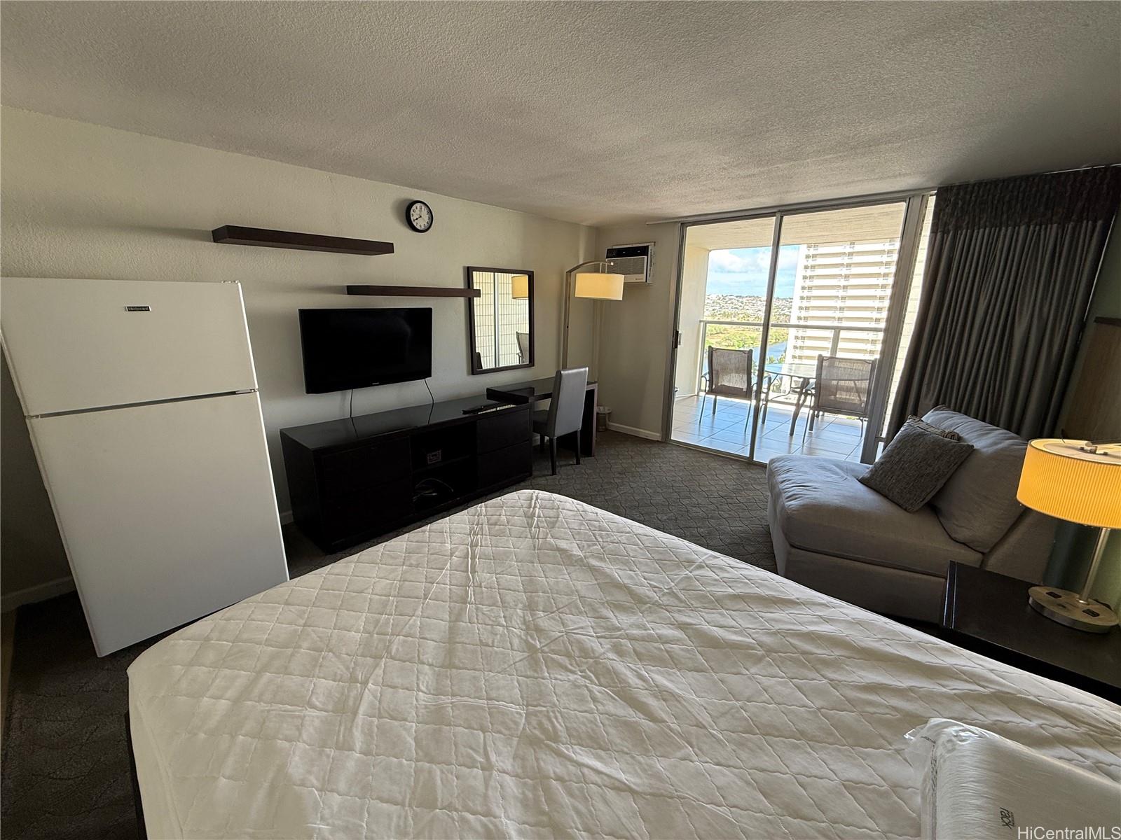 445 Seaside Ave Honolulu - Rental - photo 3 of 25