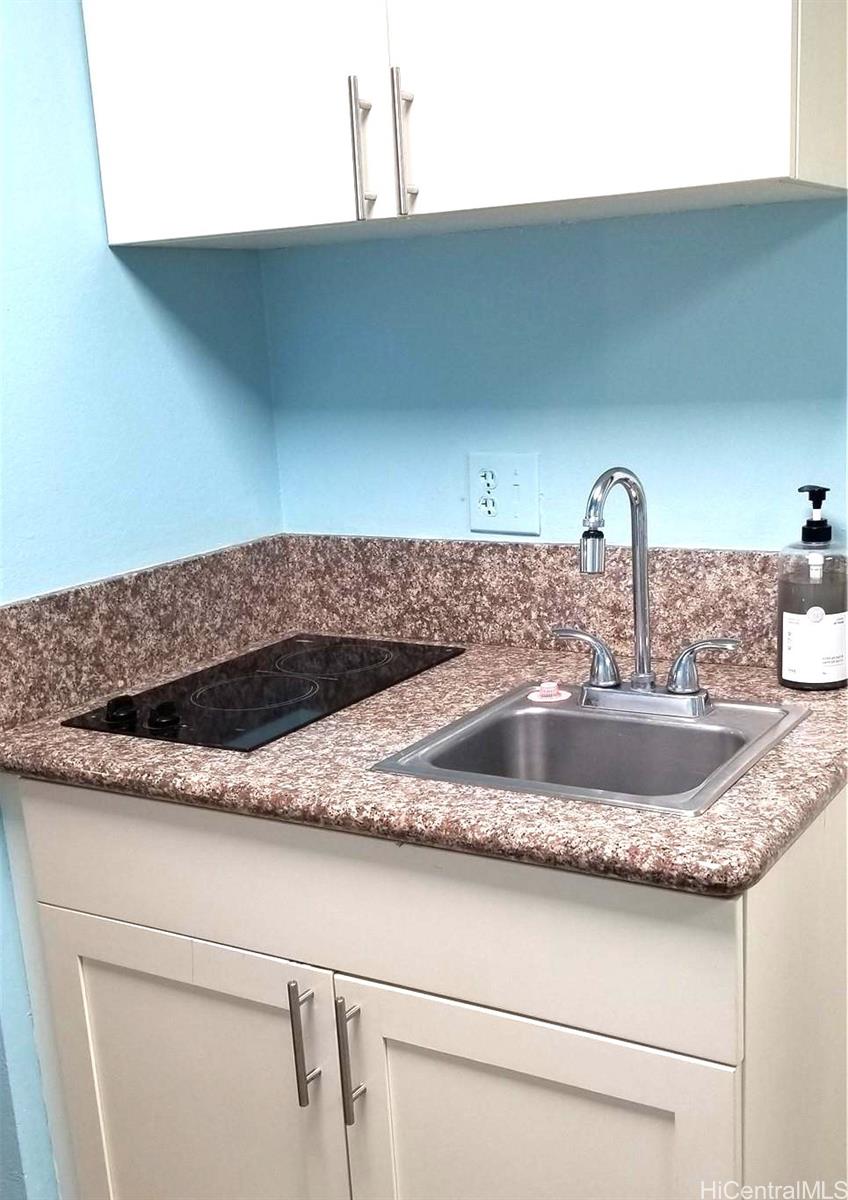 Island Colony condo # 1805, Honolulu, Hawaii - photo 7 of 11