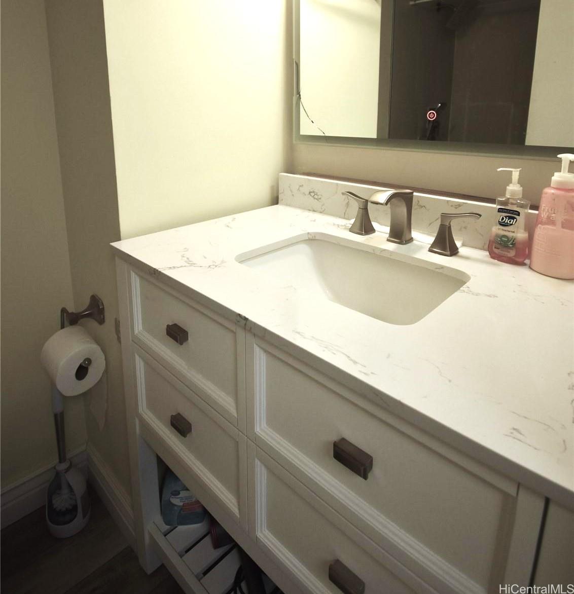 Island Colony condo # 1805, Honolulu, Hawaii - photo 8 of 11