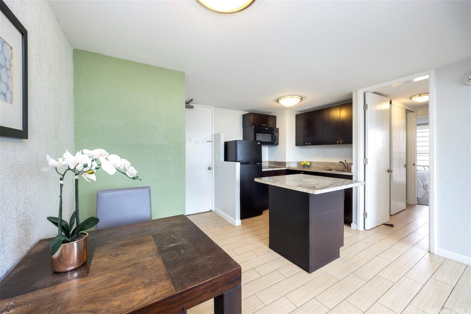 Island Colony condo # 1921, Honolulu, Hawaii - photo 5 of 16