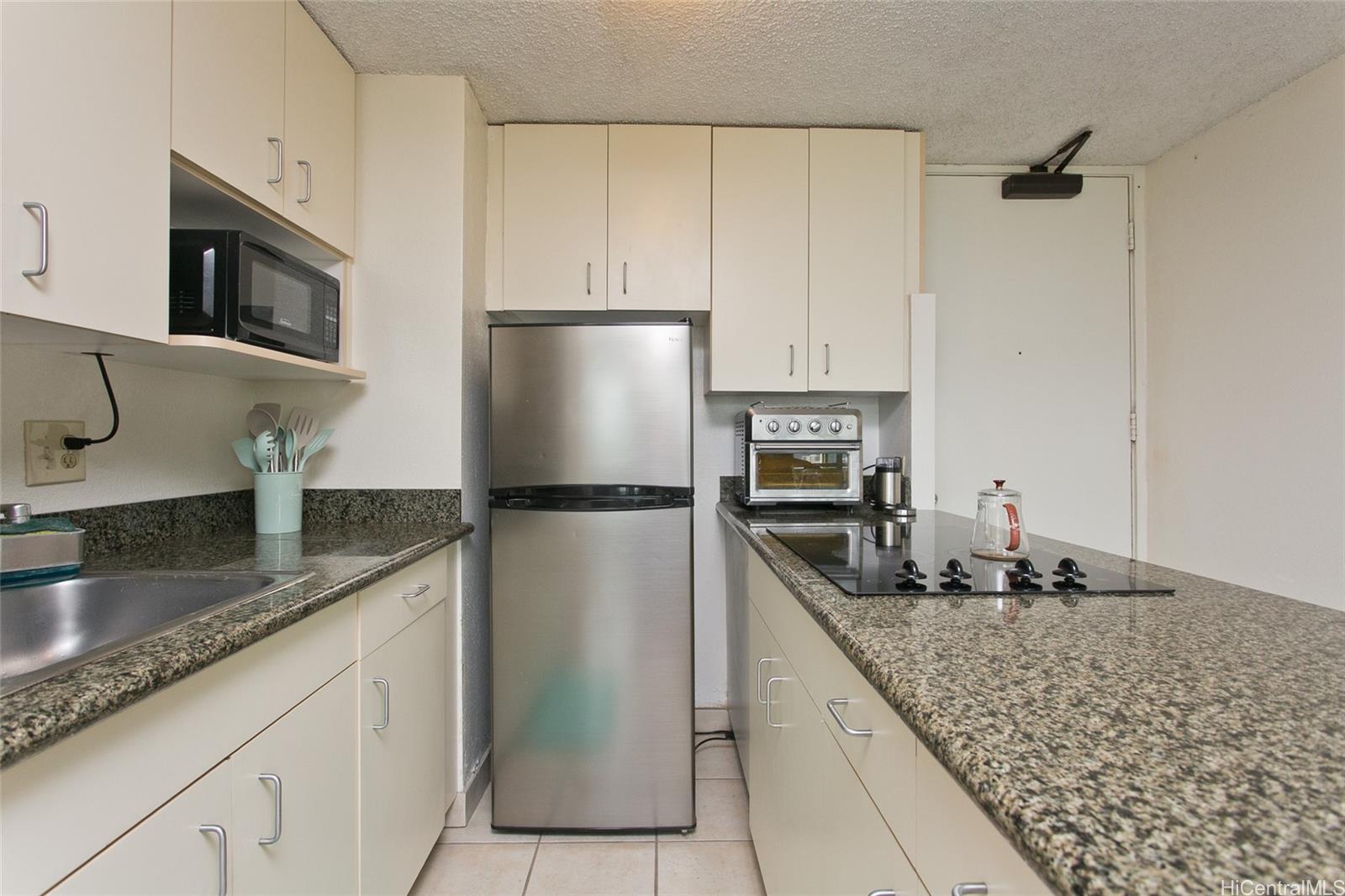 Island Colony condo # 2001, Honolulu, Hawaii - photo 4 of 14