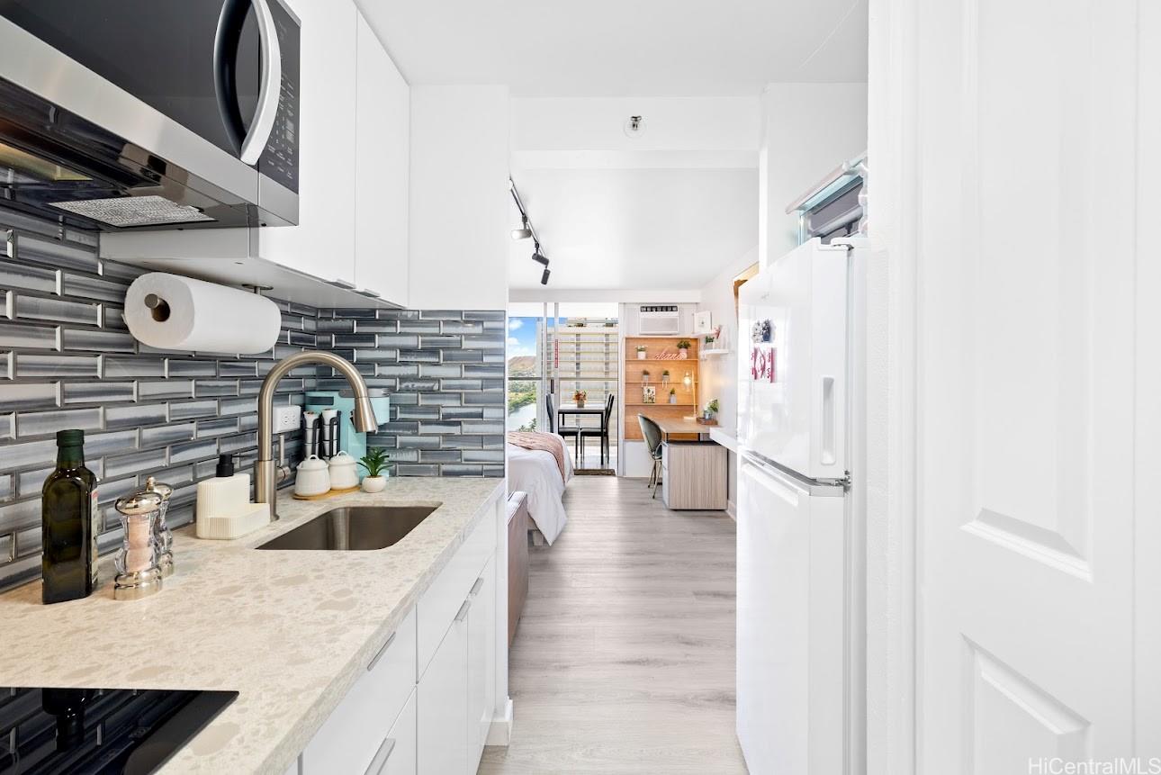 Island Colony condo # 2003, Honolulu, Hawaii - photo 9 of 18