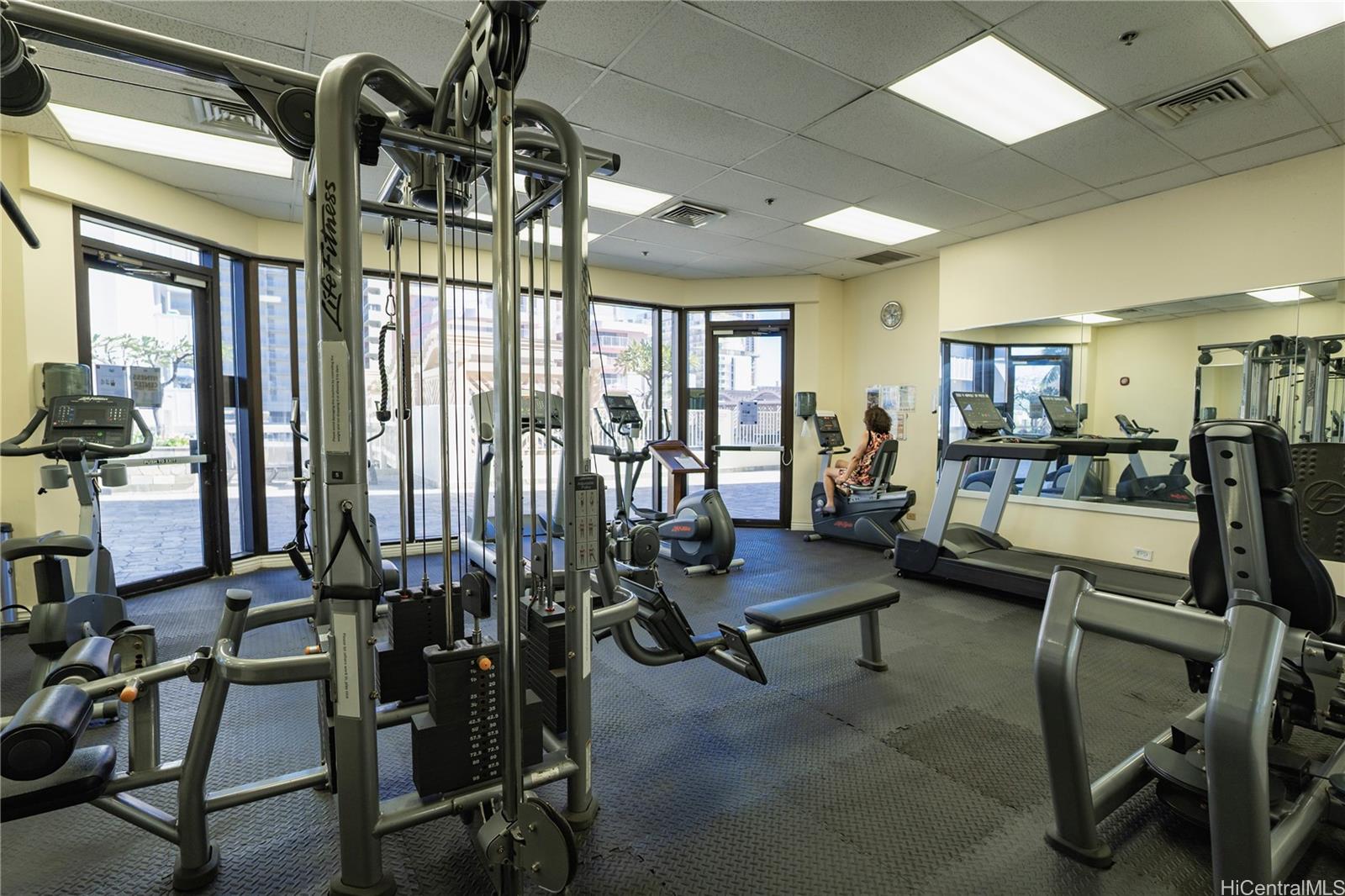 445 Seaside Ave Honolulu - Rental - photo 15 of 23